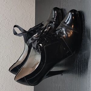 Tahari Larry Black Patent Leather Lace-up Heels 10